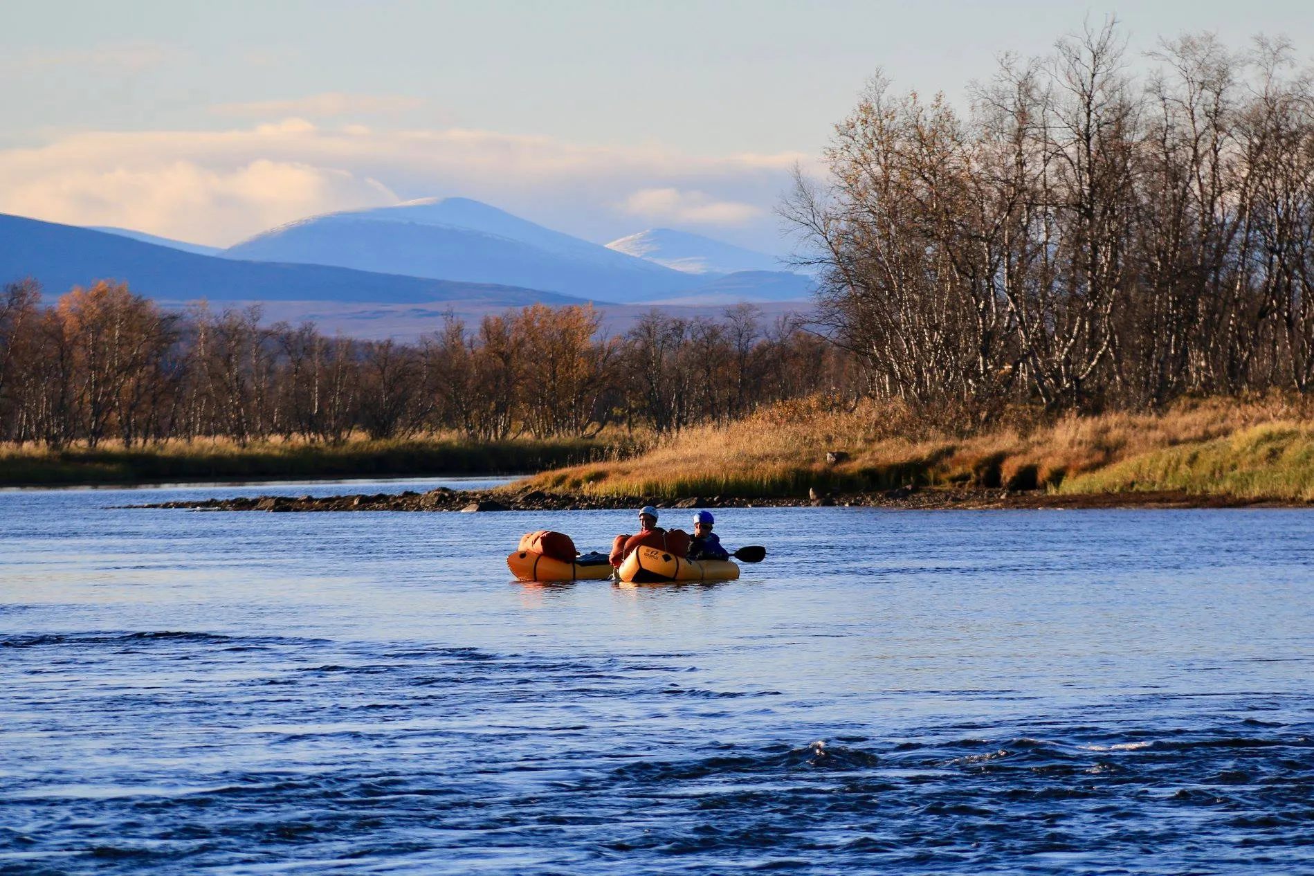 Maxime Mertens Discoverent: packraft en laponie