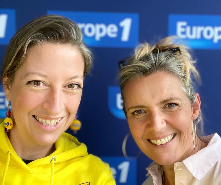 Europe 1 Berenice Bourgueil AnBé avec la présentatrice Bérénice Bourgueil dans les locaux d'Europe 1 après le passage d'AnBé à l'antenne d'Europe 1
