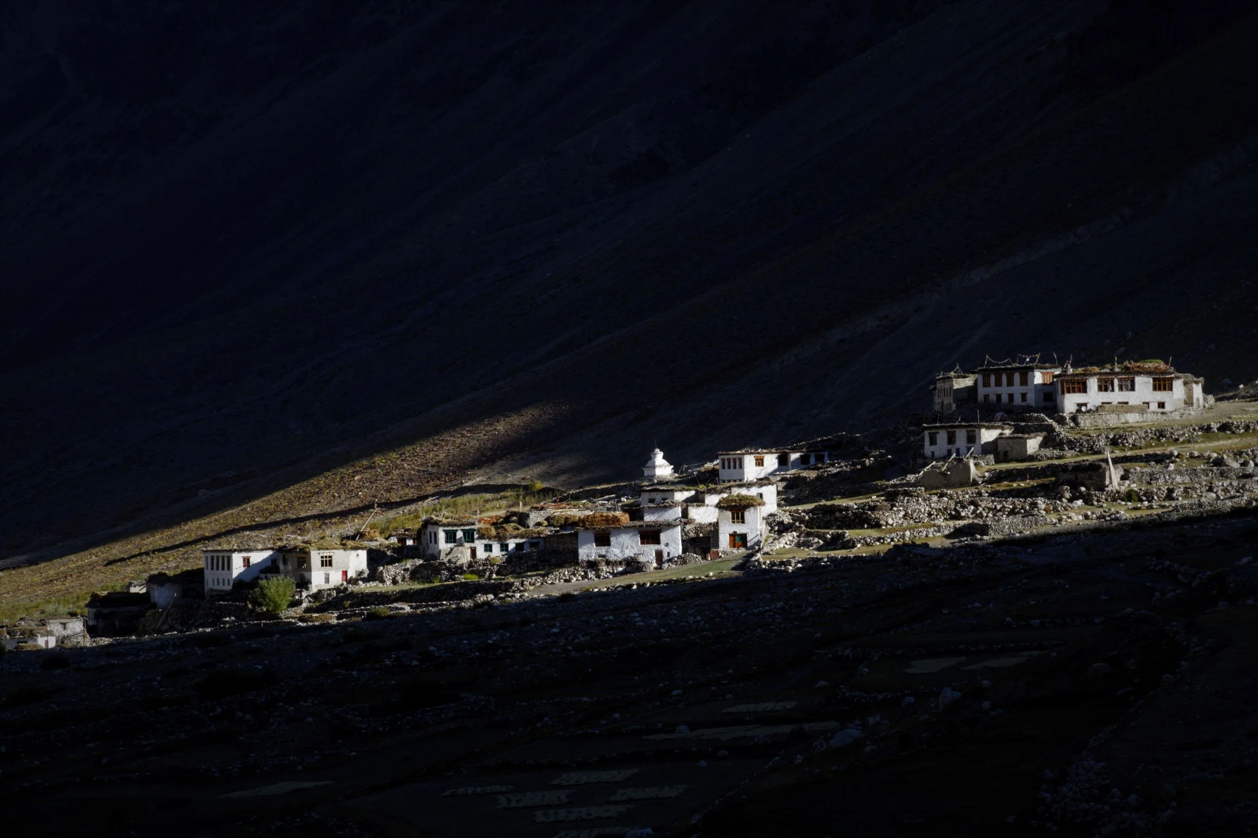 Village du Zanskar dans un rayon de soleil